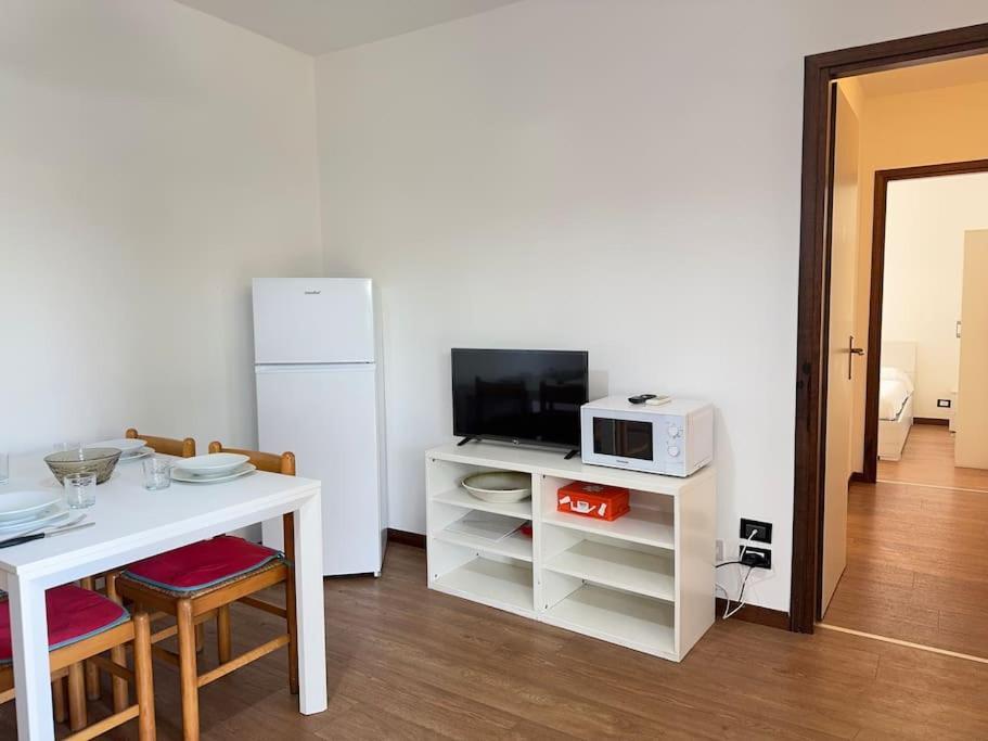 5' From Punta Gro Beach With Free Swimming Pool Sirmione Eksteriør billede